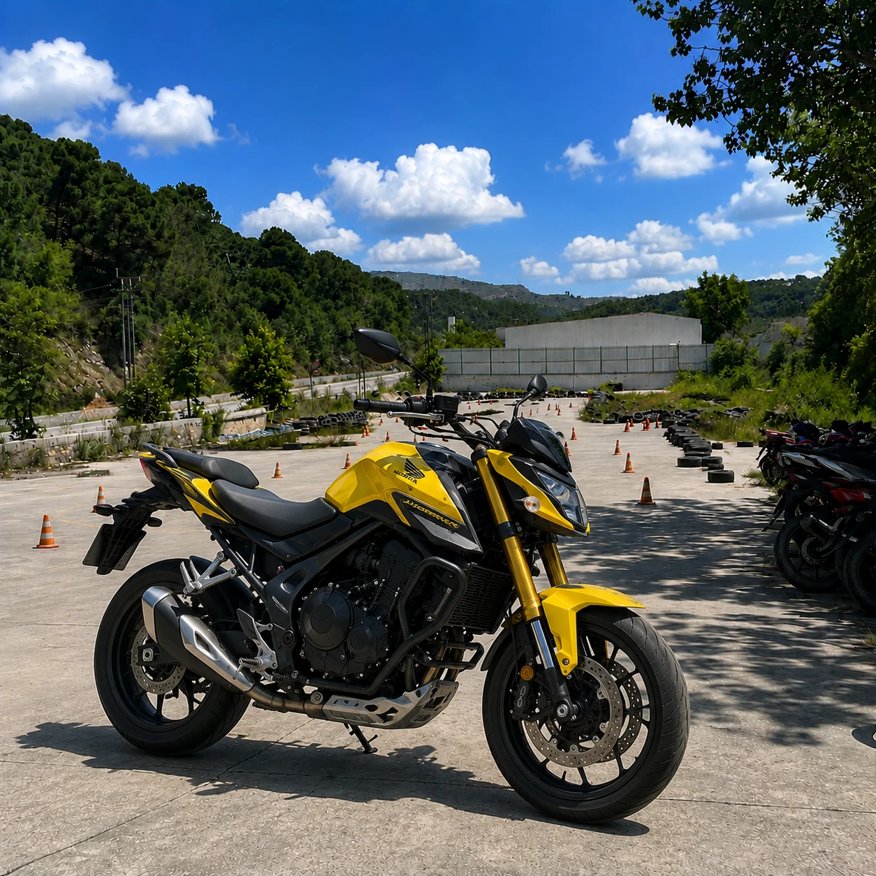 A sınıfı eğitim motosikleti Honda Hornet 750